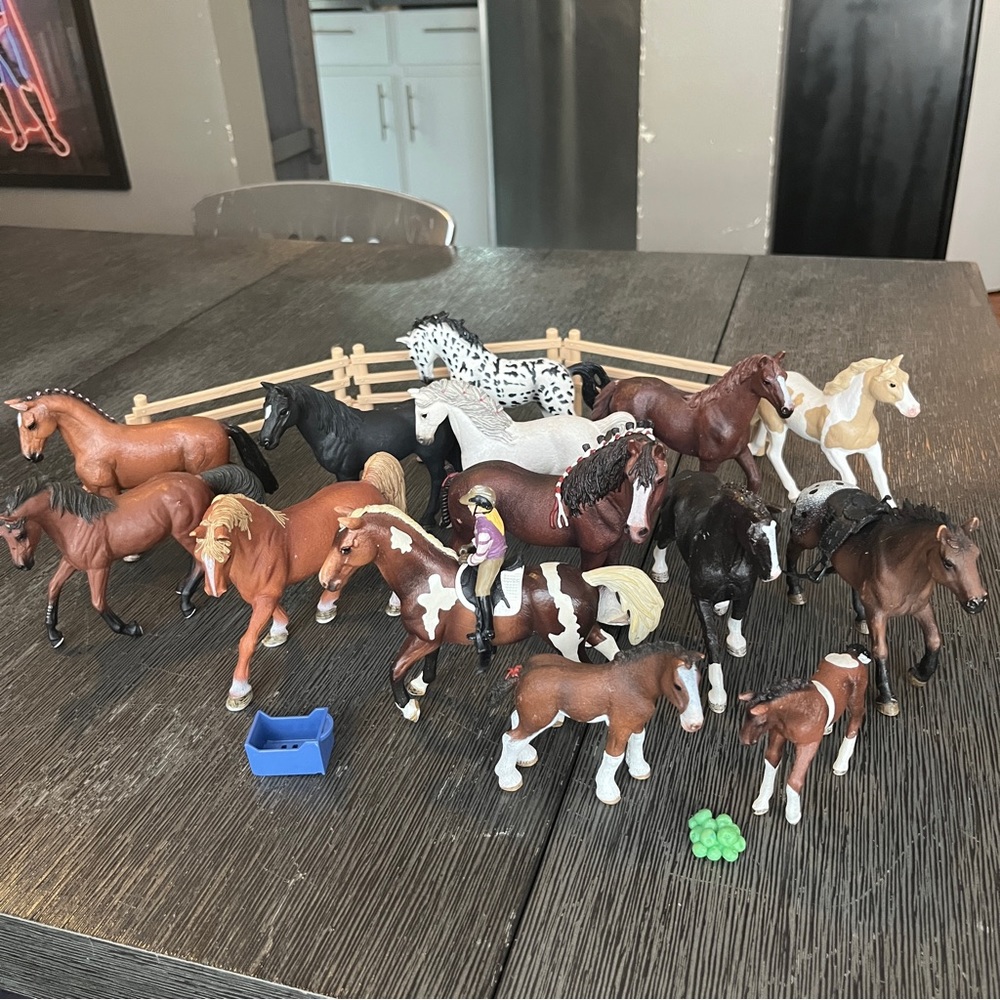 15 Schleich horses + accessories